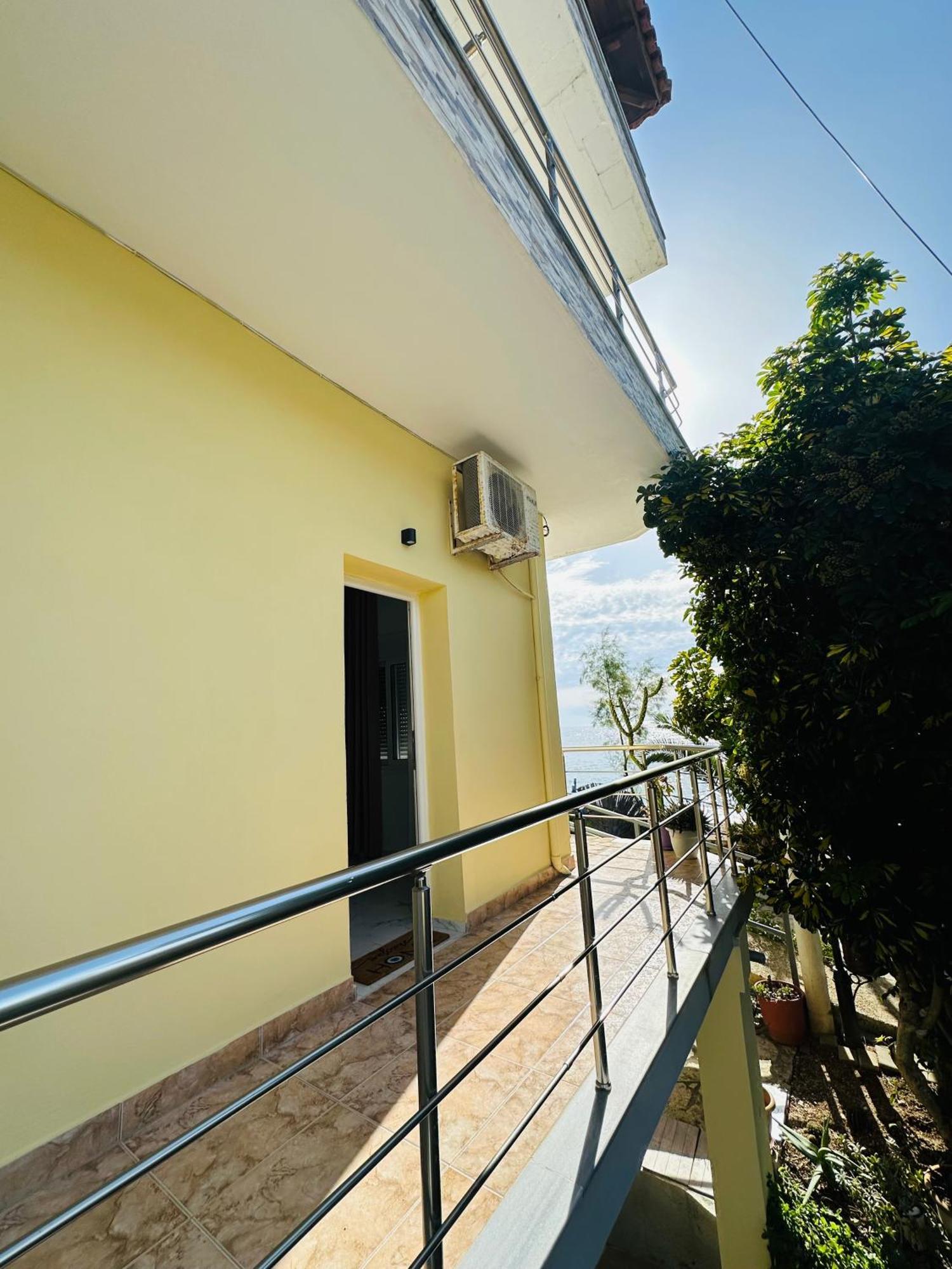 Potami Seashell Hotel Himare Ngoại thất bức ảnh