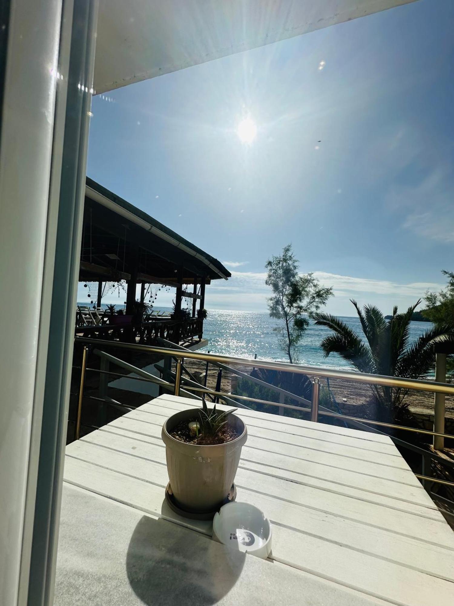 Potami Seashell Hotel Himare Ngoại thất bức ảnh