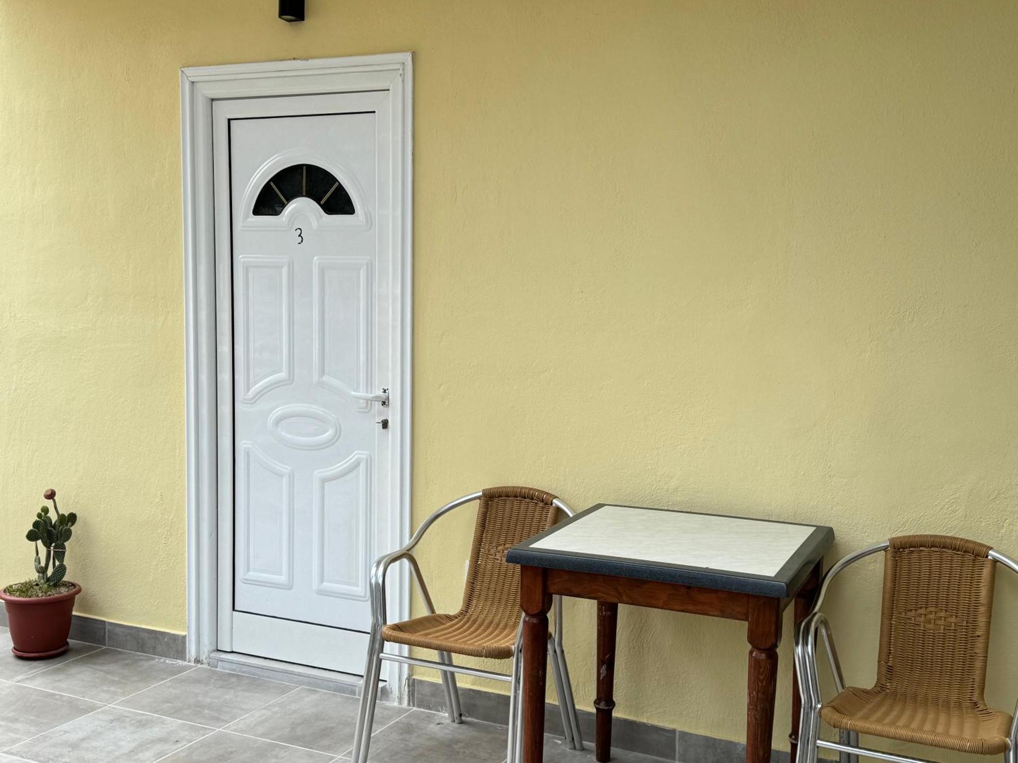Potami Seashell Hotel Himare Ngoại thất bức ảnh