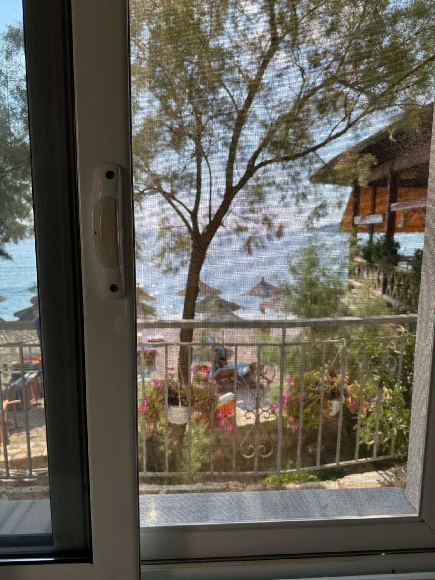 Potami Seashell Hotel Himare Ngoại thất bức ảnh